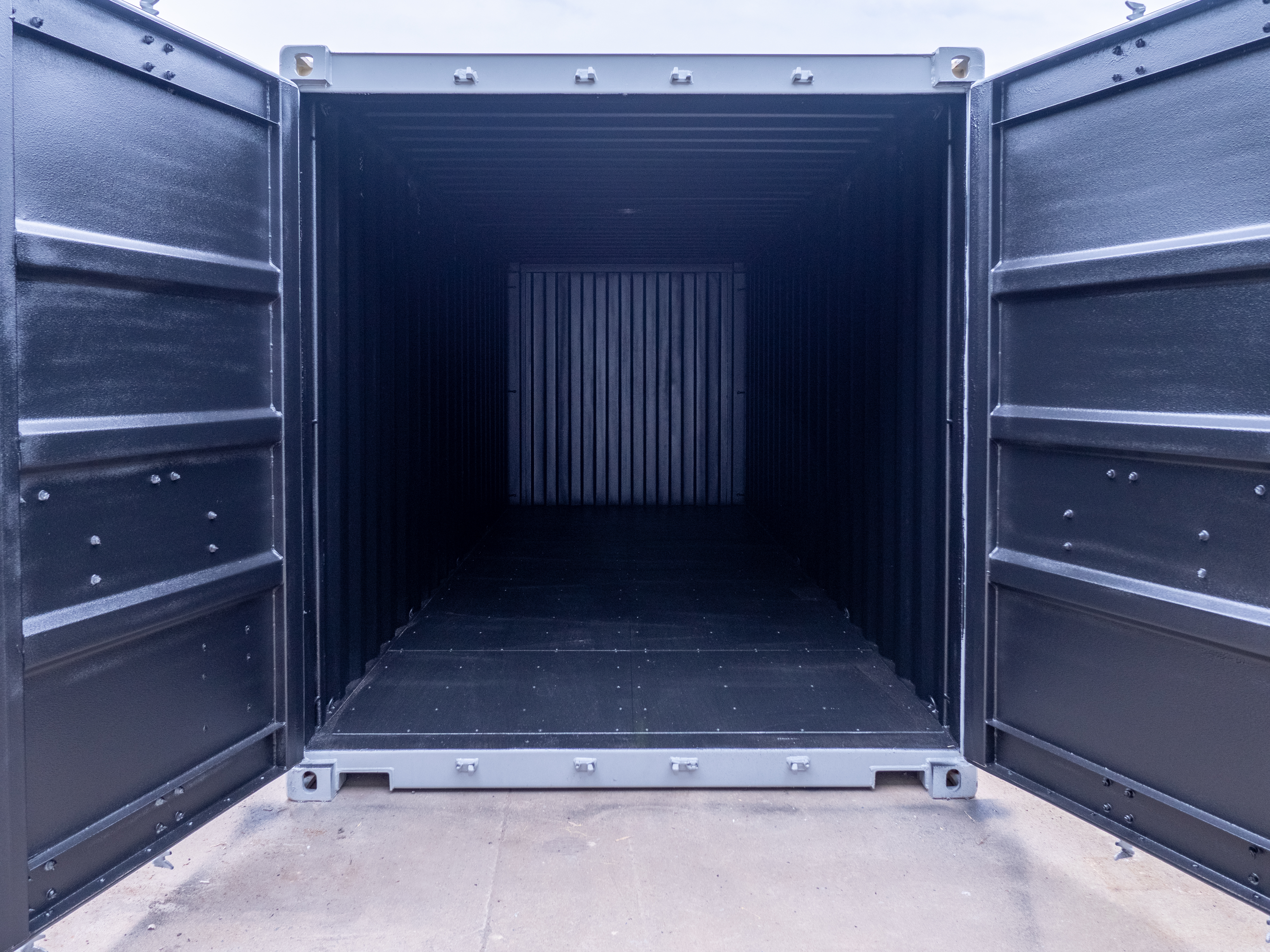 Magnify Your Job Site Efficiency with Ground Level-Storage Containers